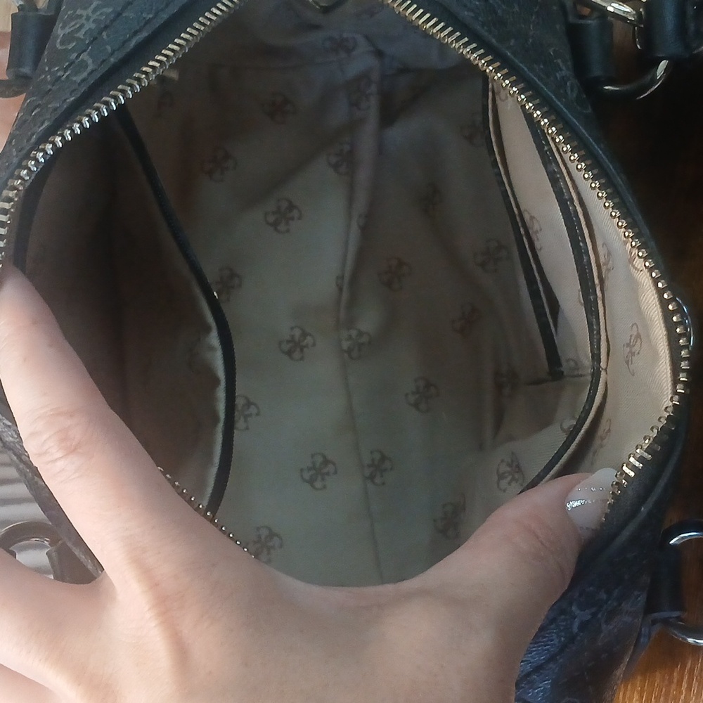 New Wo Tags GUESS Black and Red Women's Handbag - Picture 10 of 15
